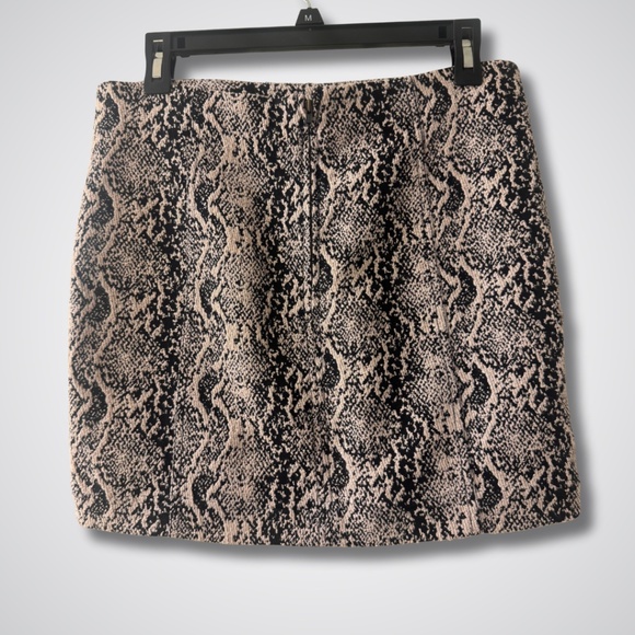 FREE PEOPLE Snake Print Mini Skirt - Size 8 🐍✨ - Picture 3 of 4